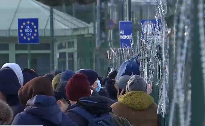 На кордоні з Польщею українці по 10 годин стоять у черзі