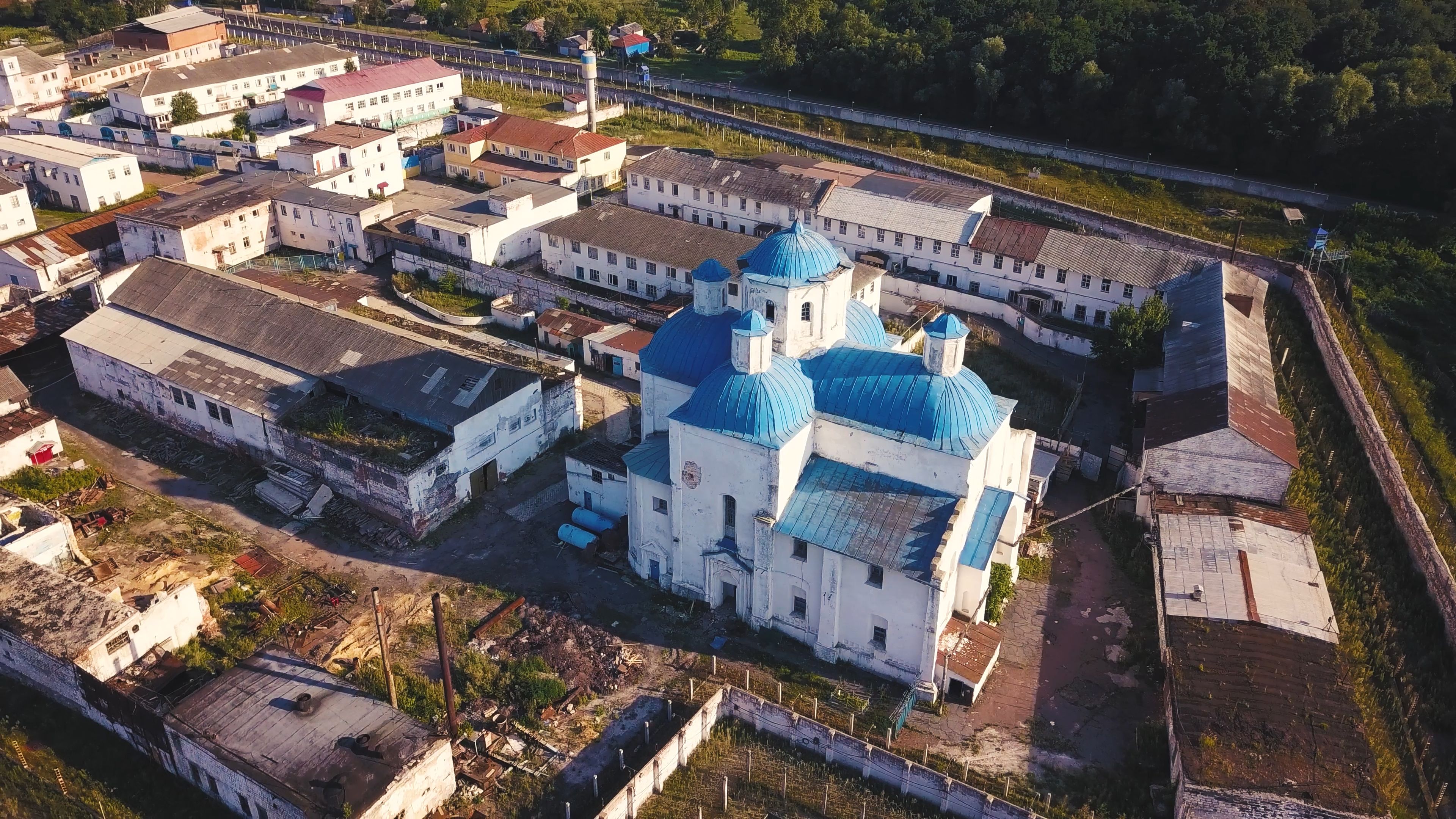Могили під бетоном: чому на місці родинної усипальні гетьмана Скоропадського досі немає заповідника