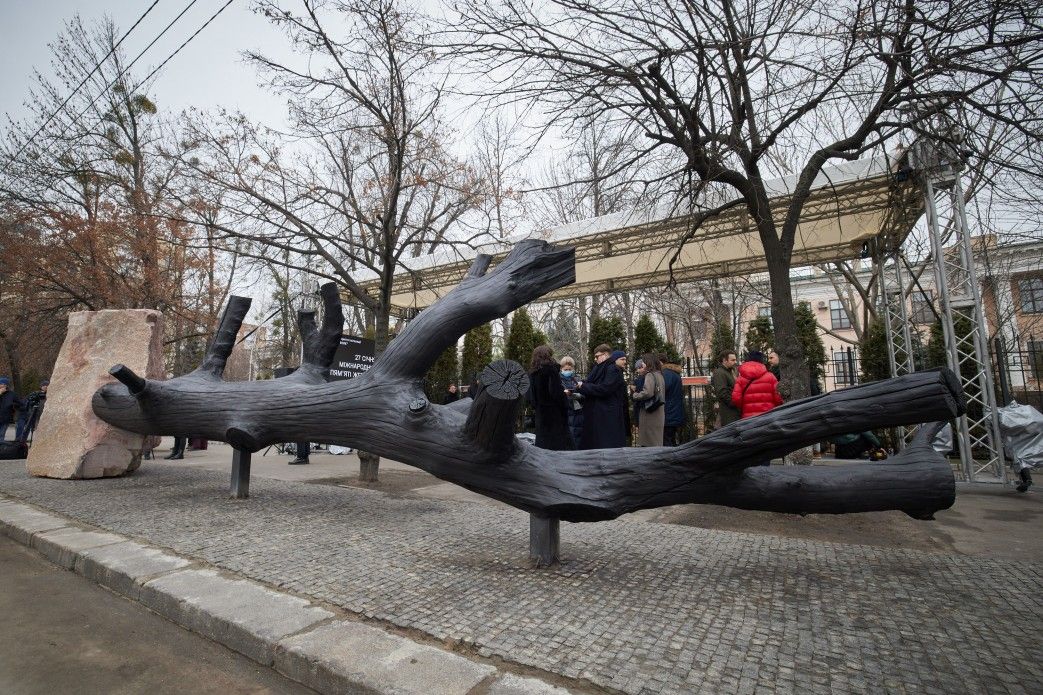 Погляд у минуле: у Києві відкрили інсталяцію пам’яті жертв Голокосту, фото