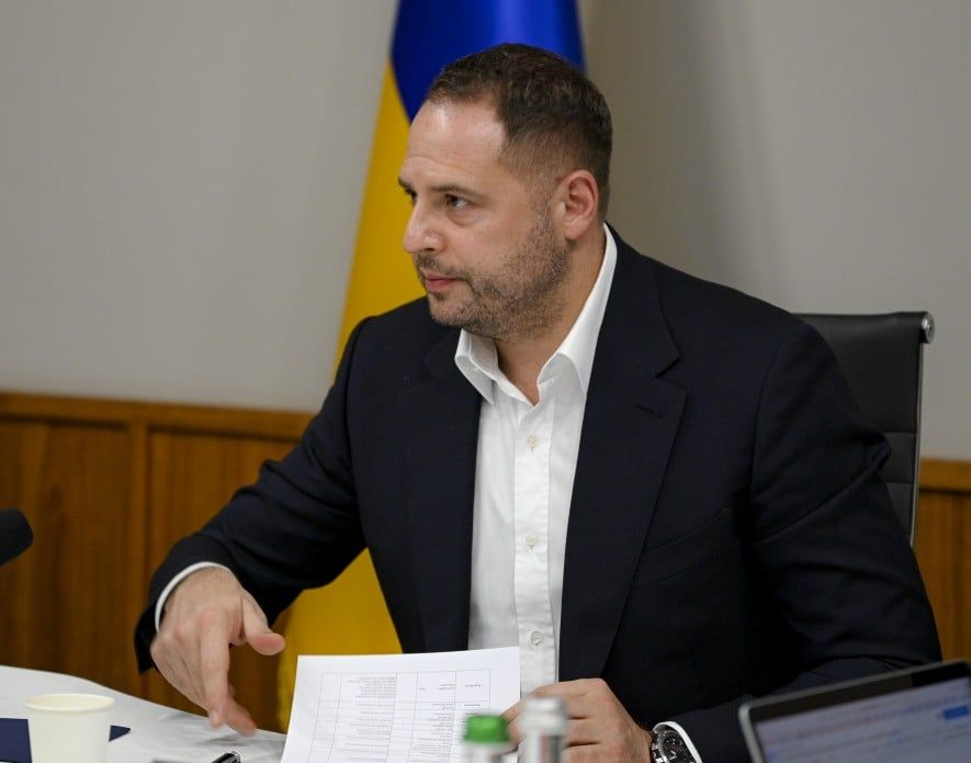Застарілі звинувачення: Єрмак пояснив чому не звільняє одіозного Татарова