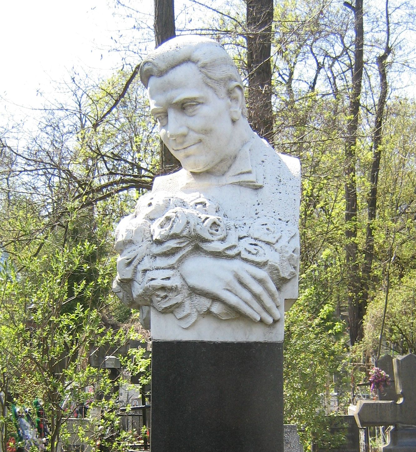 «Життя змусило змінити прізвище»: історія знаменитого українського співака Миколи Ворвулєва