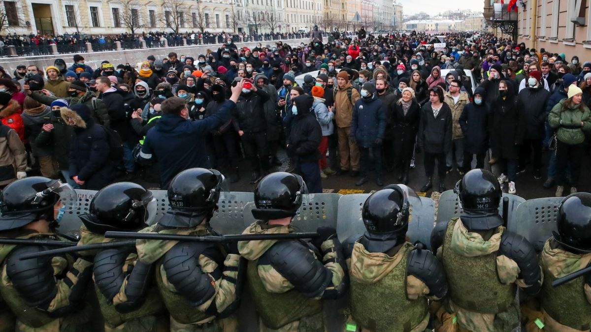 У Москві готуються до суду по Навальному: перекриваютьвулиці та затримують прихильників опозиціонера