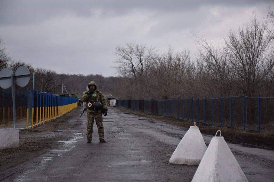 У районі Золотого ворог посилює позиції на ділянках розведення