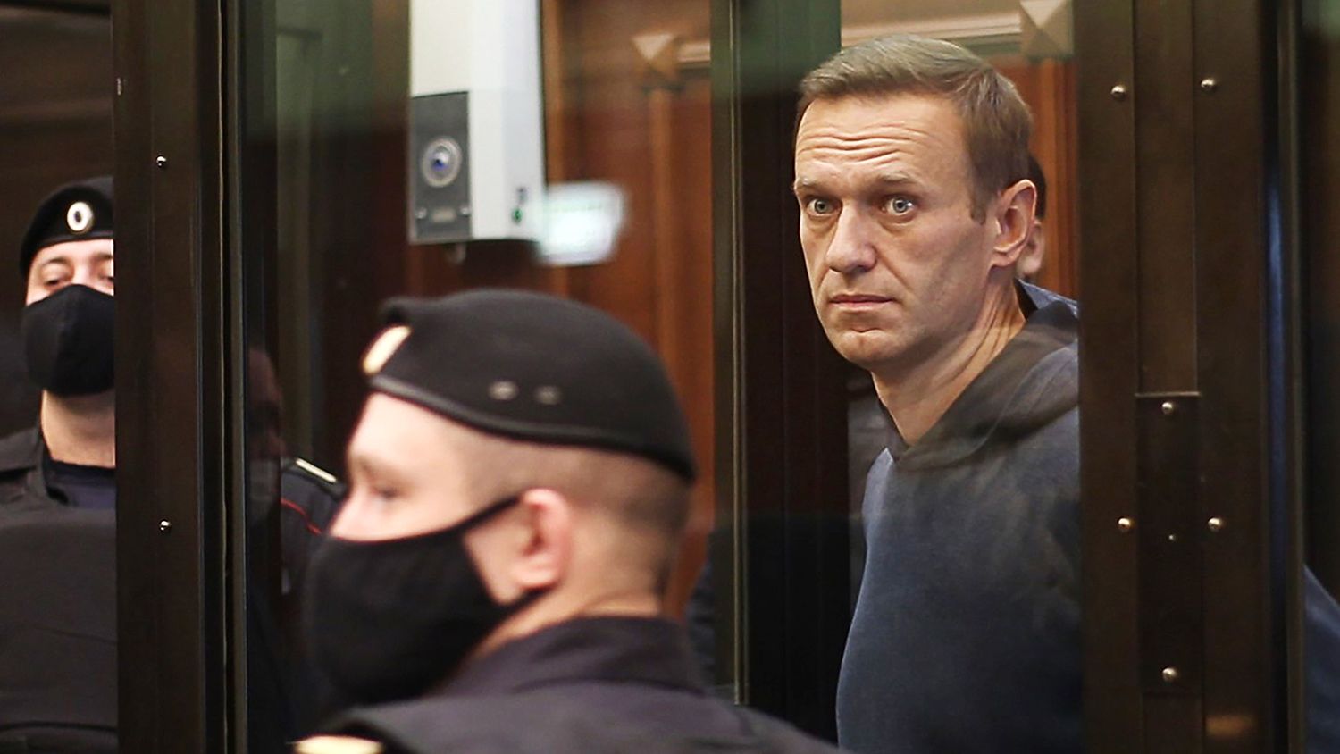 Умовне стало реальним: Навального відправили в колонію на 2 роки і 8 місяців