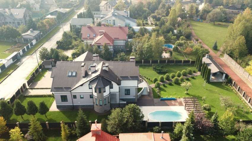 Тупицький і судді КСУ не з'їжджають з неоплачених котеджів у Конча-Заспі