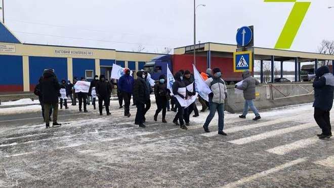 В Одесі моряки перекрили трасу в знак протесту проти корупції