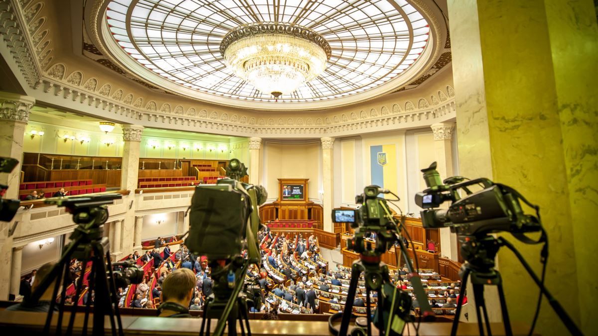 Журналісти каналів Медведчука позбавлені акредитації у Раді