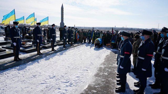 У Харкові попрощалися зі загиблим біля Новолуганського бійцем Дмитром Мироненком