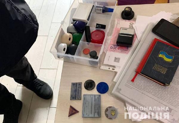 У Краматорську шахрайка заробила на фальшивих ПЛР-тестах 150 тисяч грн