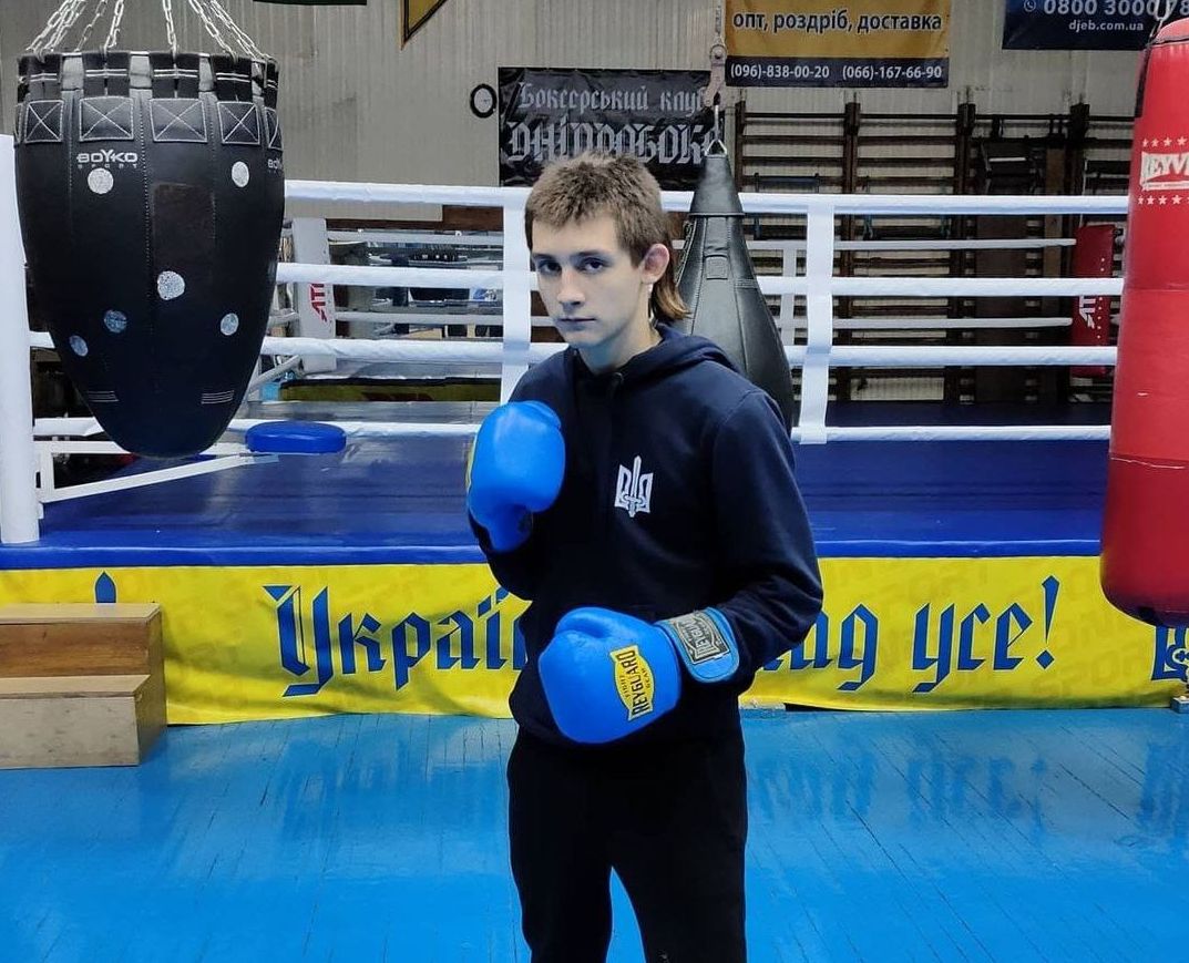 Школяр Михайло Пономаренко захистив рідну мову в дискусії з російськомовними агітаторами-військовими у Дніпрі
