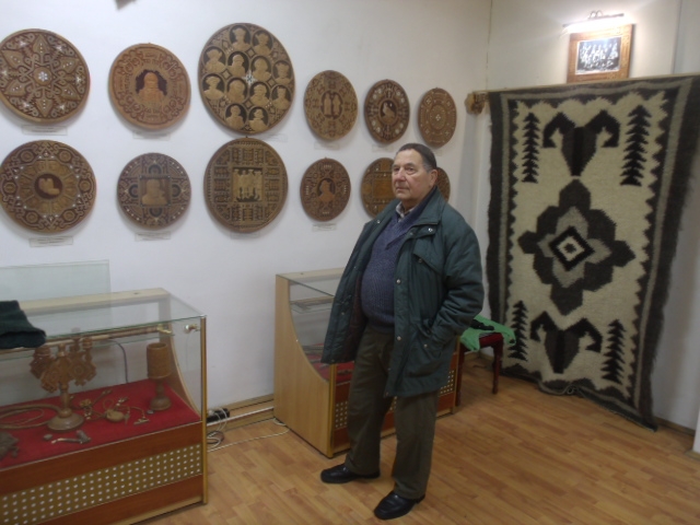 Рельєфи й ажур із гуцульської криниці натхнення: унікальна техніка дипломованого майстра різьби Юрія Павловича