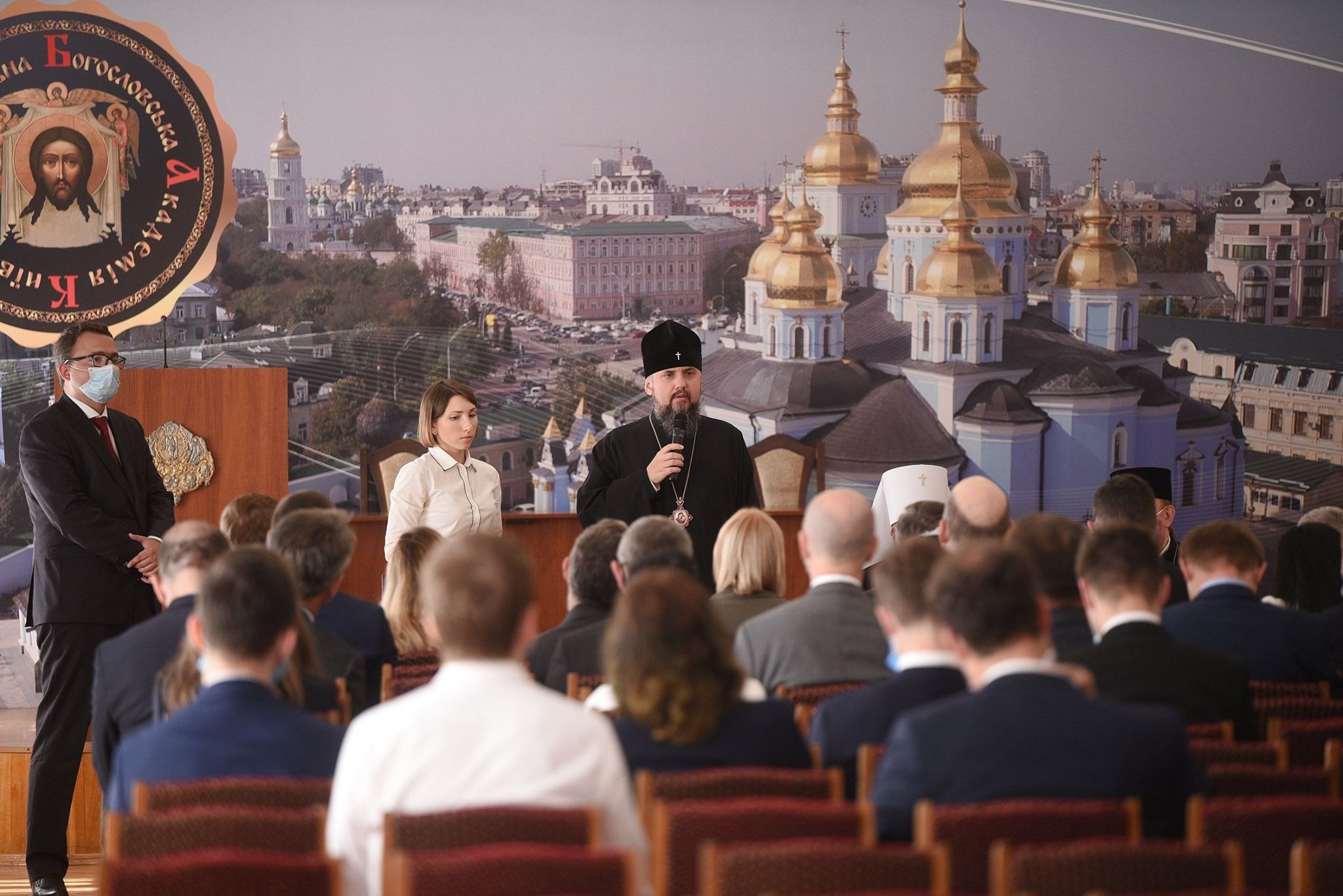 ПЦУ не змушуватиме людей до вакцинації