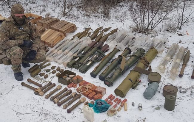СБУ виявила арсенал зброї диверсійної групи бойовиків в Лисичанську