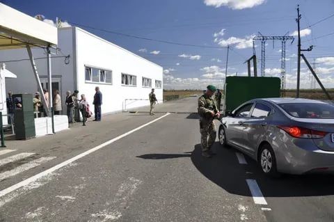 Відбитки пальців, фото і перепустки: окупанти ускладнюють в’їзд у ОРДО