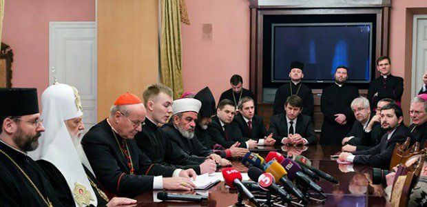 Журналістів і священників можуть вакцинувати позачергово