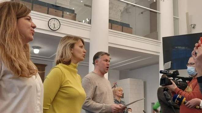 Ноти замість документів: львівські депутати організували хор