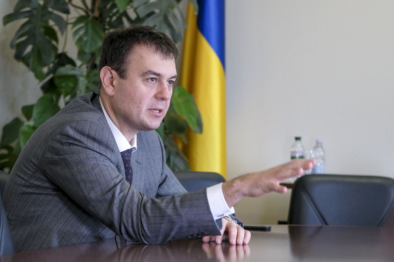 Уряд Шмигаля планує детінізацію зарплат «в конвертах»