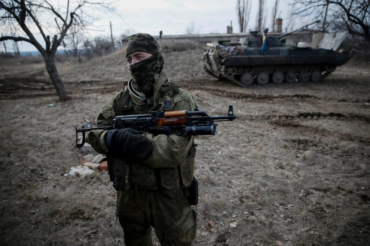 Під Південним поранено захисника України
