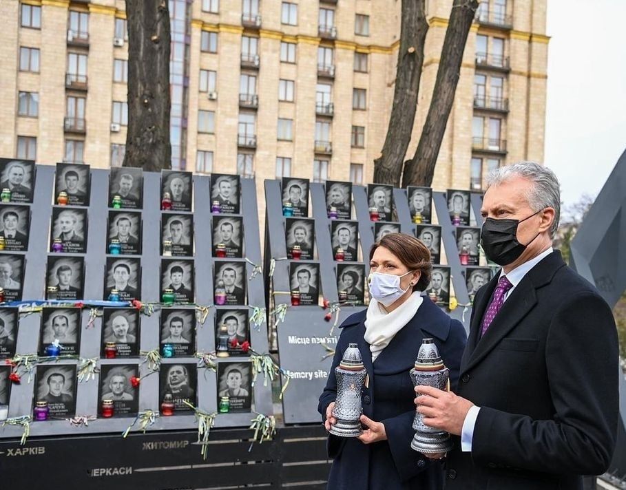 Президент Литви Наусєда розпочав візит до Києва зі слів «Слава Україні»