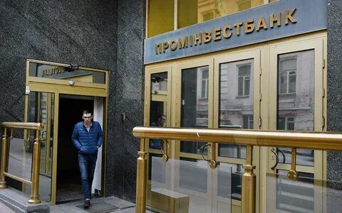 Зеленський ввів санкції проти російських Сбербанку та Промінвестбанку