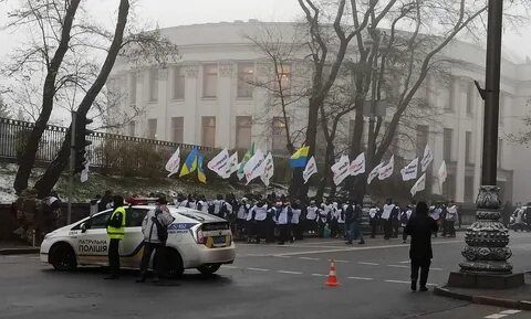 В урядовому кварталі Києва шукають вибухівку