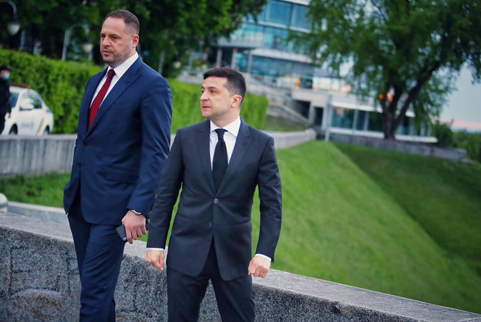 Режим несумісності українського політикуму: вільне падіння з гнізда офісу президента