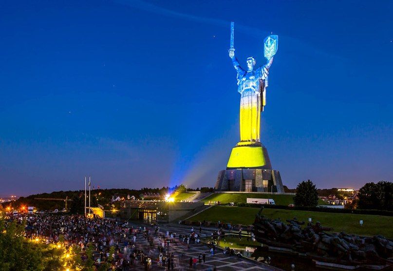 Батьківщина-мати і герб СРСР: уряд досі не ухвалив рішення про демонтаж