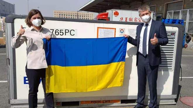 В Україну відправили партію вакцини Sinovac з Китаю