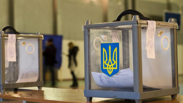 На Донеччині переміг Медведчук, на Прикарпатті — Коломойський
