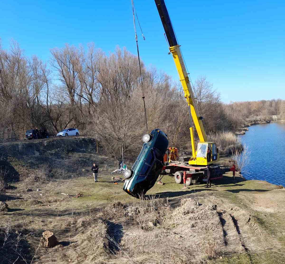 З водойми Ташлицького карʼєру На Черкащині витягли авто з тілами батька та сина
