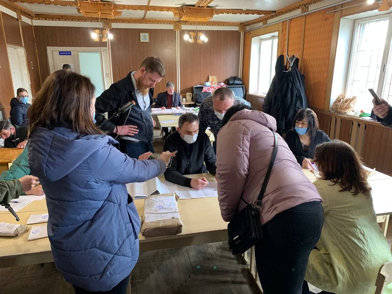 Довибори на Прикарпатті: на третій дільниці результати визнані недійсними
