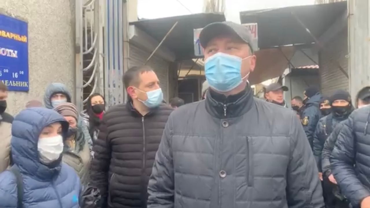Ринок «Колос» у Миколаєві не дали закрити обурені підприємці, відео