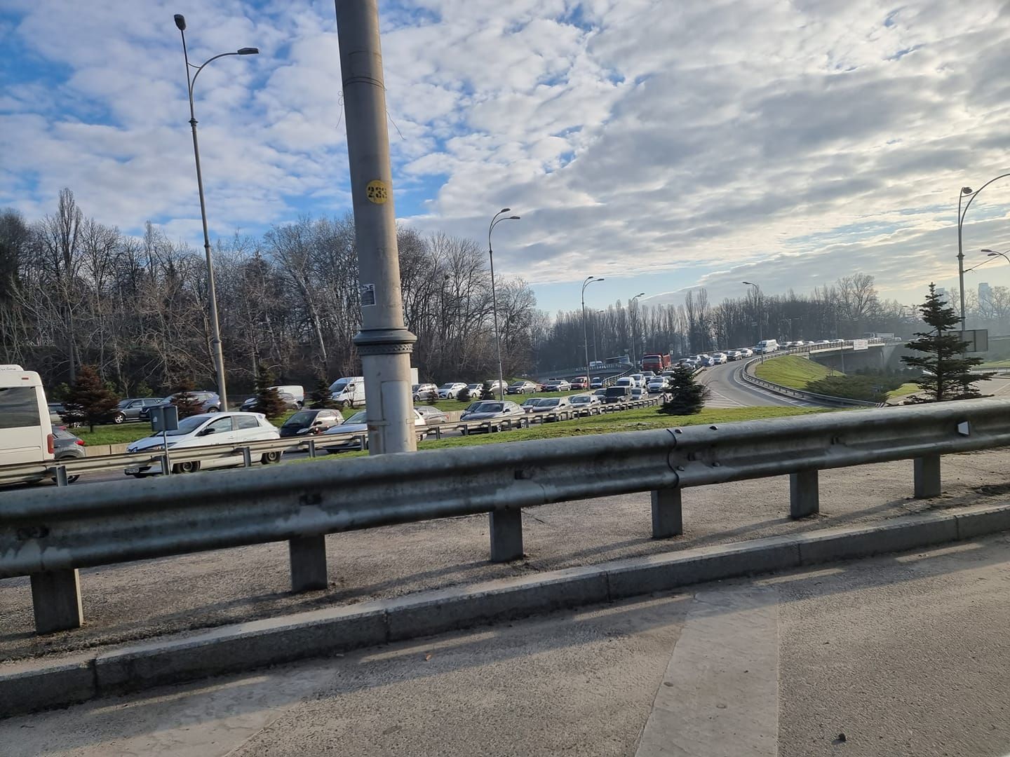 У Києві виникли багатокілометрові затори у перший день локдауна