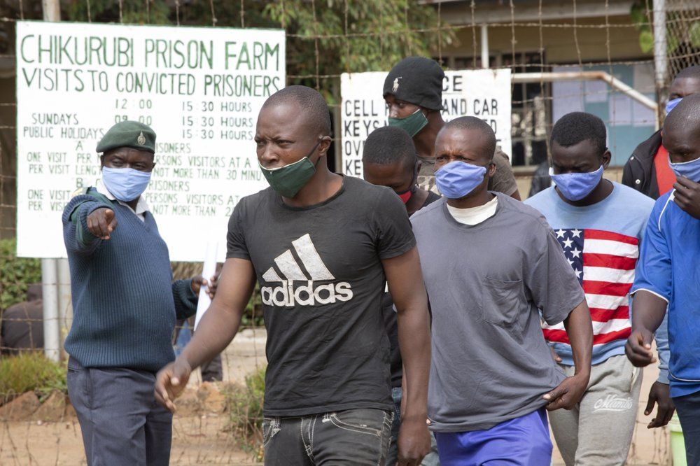 У Зімбабве оголосили амністію через поширення коронавірусу у в’язницях