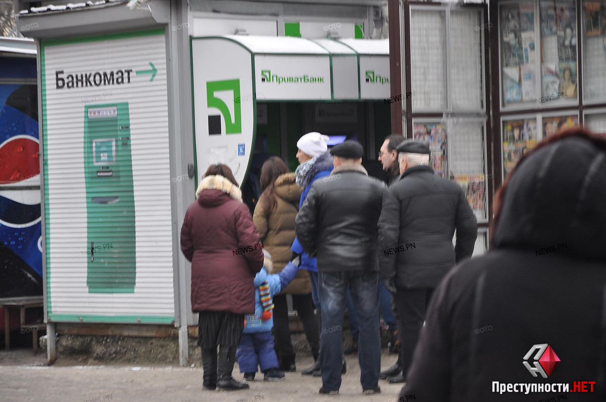 Пенсія на картку? Чи можуть пенсіонерів змусити ходити за грошима до банків
