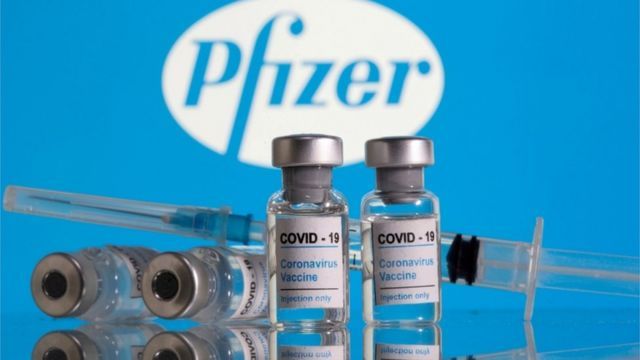 Медсестра в Німеччині розбила вакцину Pfizer і замінила її фізрозчином
