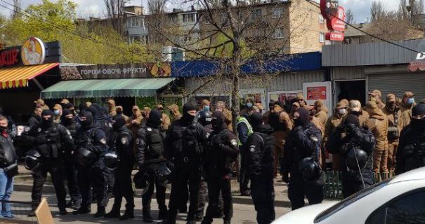 Через знесення МАФів в Києві відбулися зіткнення поліції і ФОПів