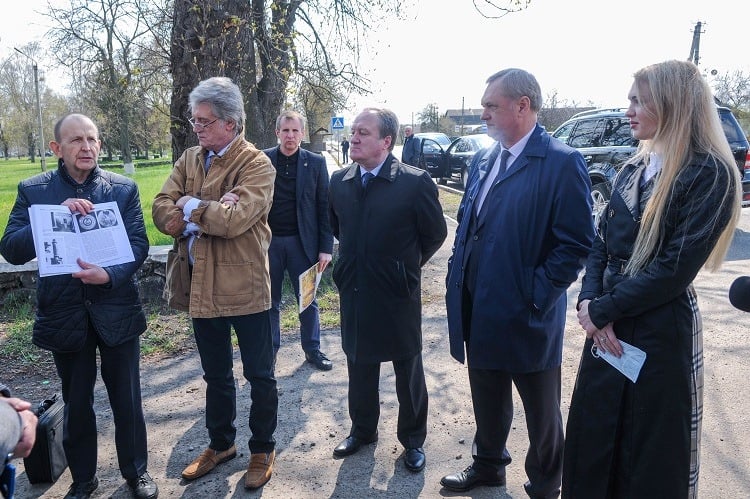 На Черкащині реконструюють дерев'яний будинок за проєктом Городецького