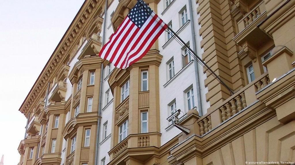 Посольство США  у Москві  припиняє видавати візи росіянам