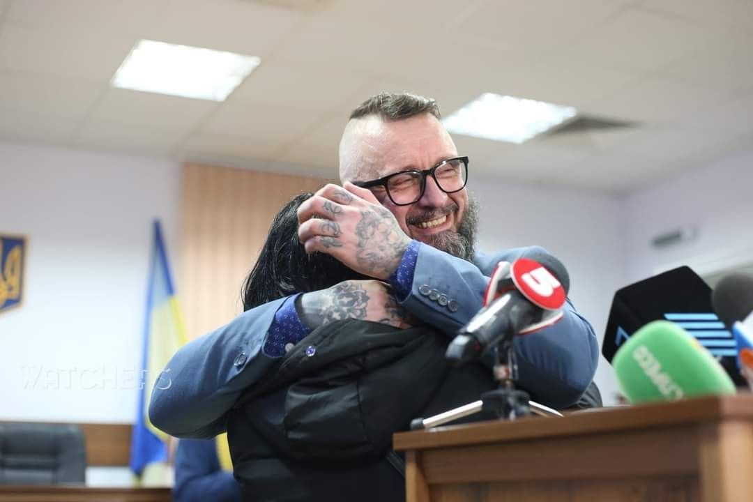 Андрій Антоненко «Ріффмастер» одразу після звільнення у суді.