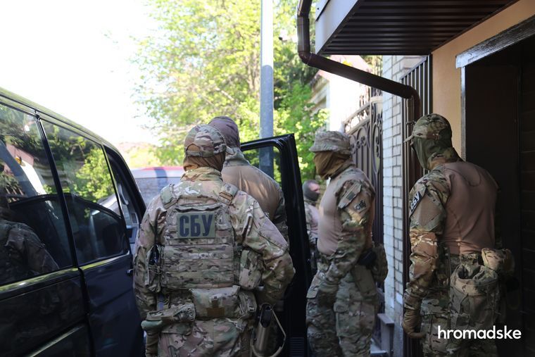 Медведчука розшукують для вручення підозри