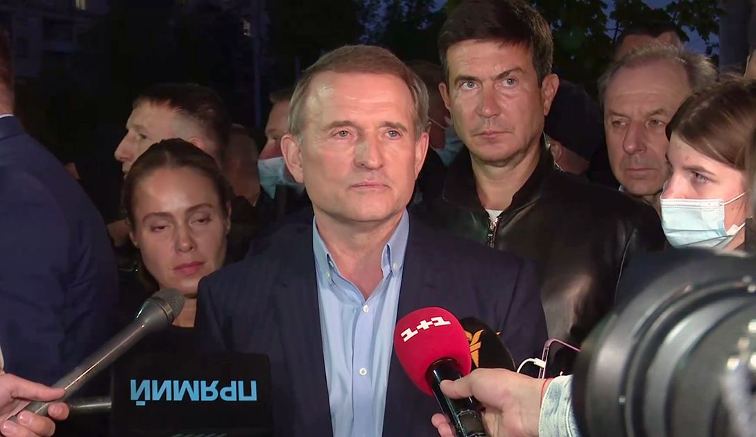 Медведчук перебуватиме під домашнім арештом і носитиме браслет