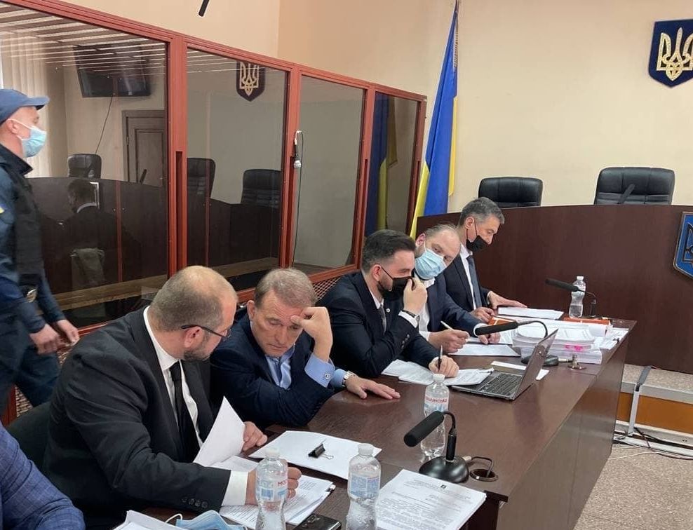 Медведчуку вдягнули електронний браслет