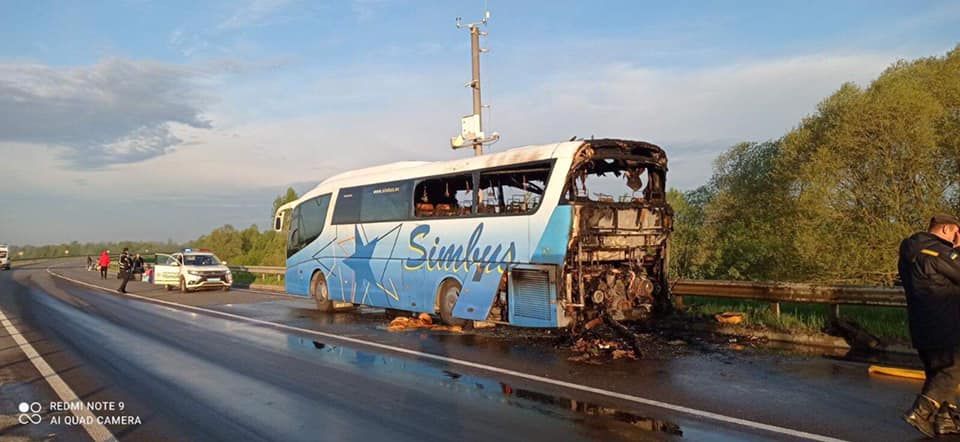 На Львівщині загорівся пасажирський автобус