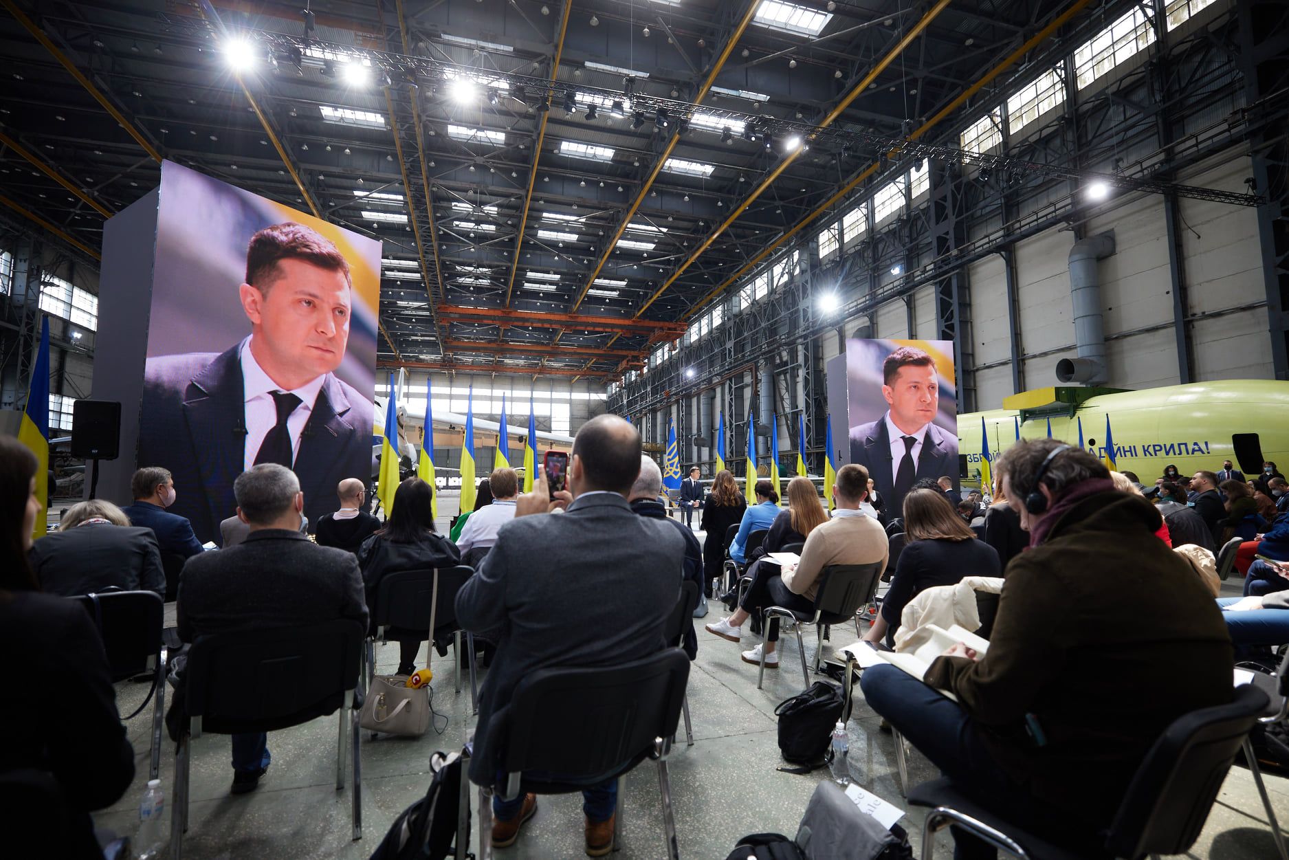 Зеленський назвав пріоритети влади: без олігархів і без війни