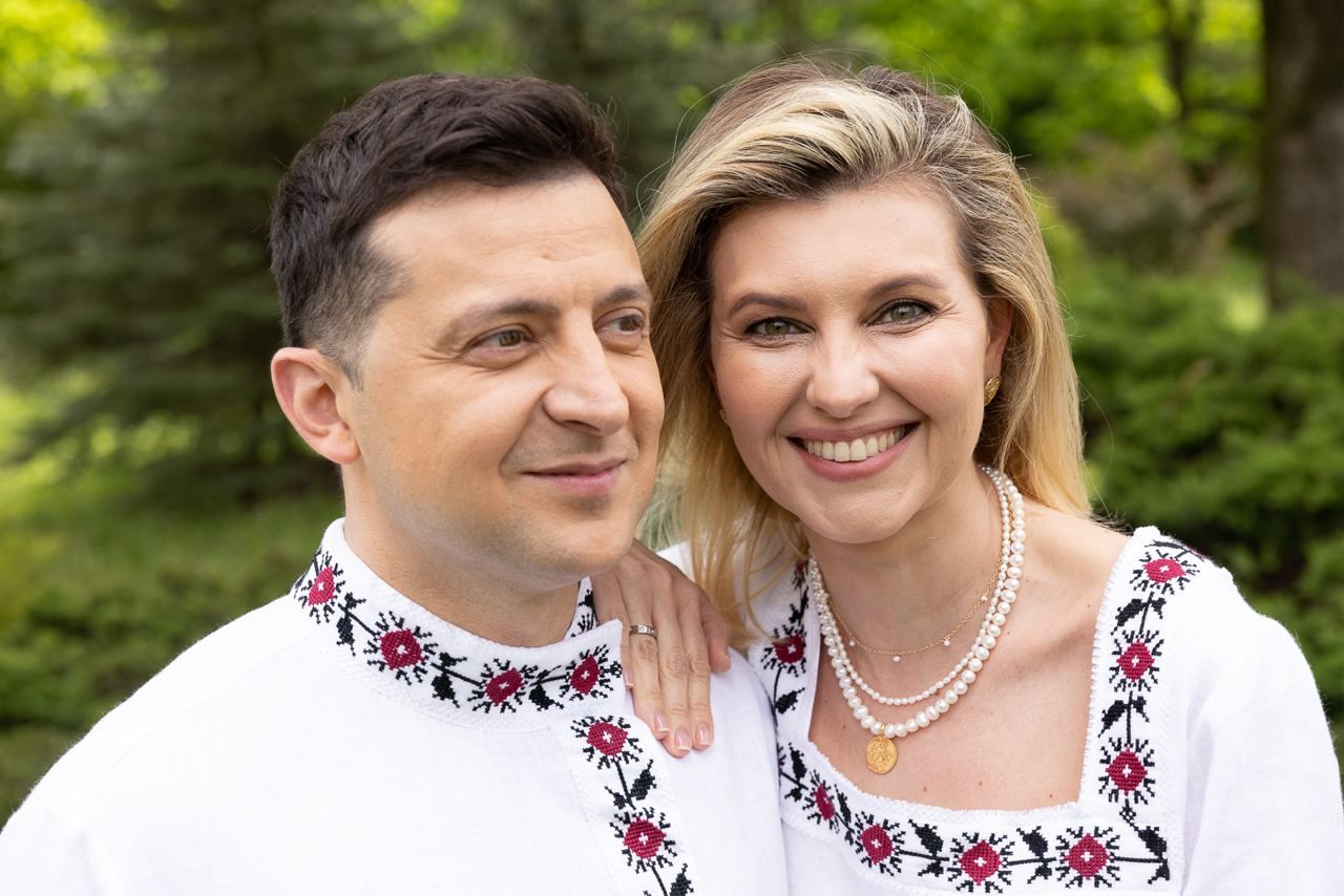 Вишиванка чи косоворотка: вбрання Зеленських висміюють фотожабами