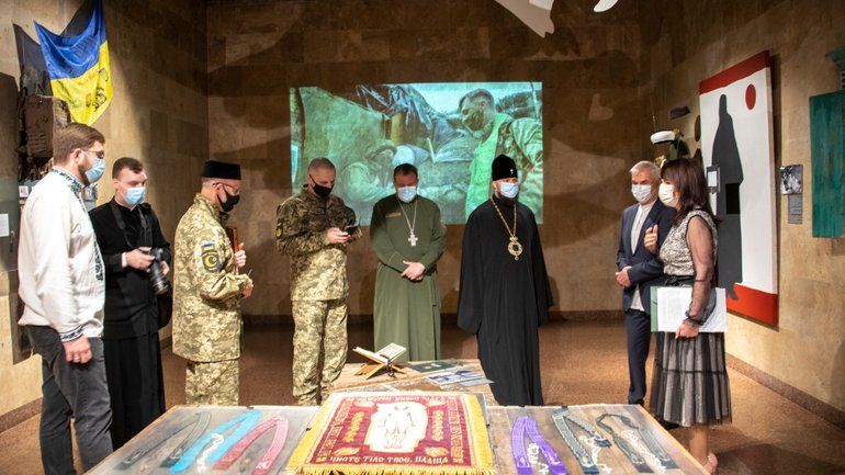 У Києві відкрилась виставка «Капелани»
