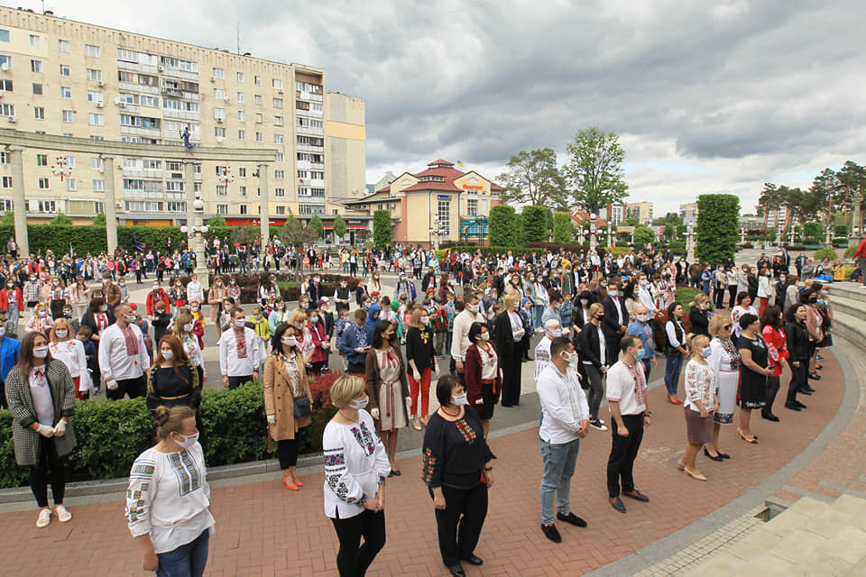 У Ірпені встановлено рекорд у вишиванках
