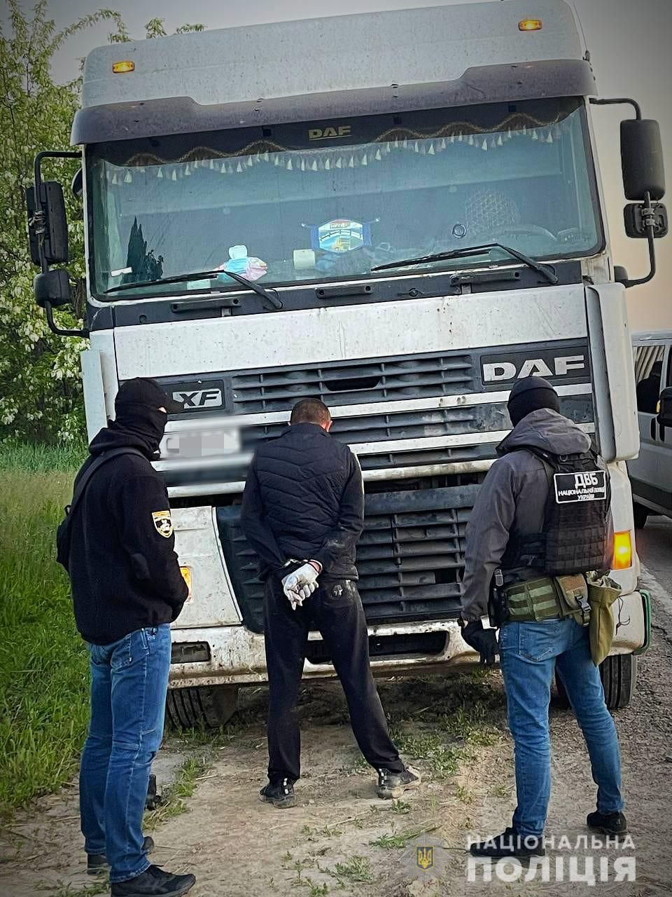 Правоохоронці Одещини затримали розбійну групу, яка грабувала далекобійників