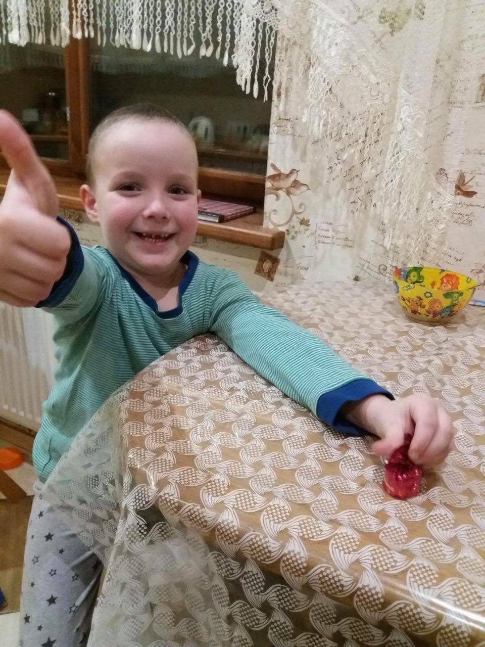 Подався в хащі за улюбленим песиком: під Черкасами 6-річного хлопчика цілу ніч шукали в лісі